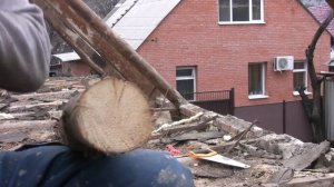 Демонтаж крыши в одиночку, снимаю стропила!! Ремонт дома (видео №46)