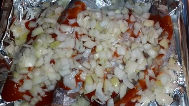 ХЕК ПОД СОУСОМ НА МАНГАЛЕ И ПОЛЕЗНЫЙ И ВКУСНЫЙ САЛАТ ИЗ ДАЙКОНА. смотреть онлайн