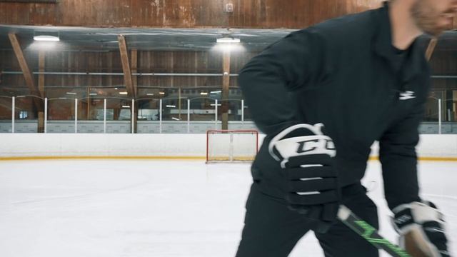 WORLD'S LIGHTEST HOCKEY STICK!? // CCM Ribcor Trigger 5 Pro Review смотреть онлайн