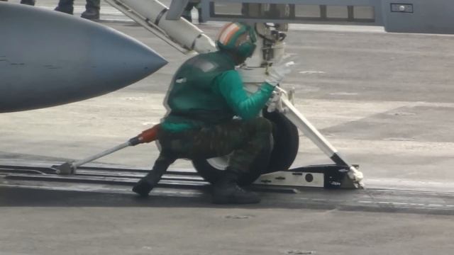F-18 Super Hornets In Action - Experience The Awesomeness Of This Jet смотреть онлайн