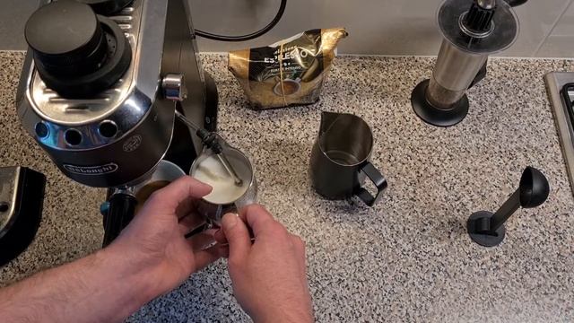 Café Latte Tulip on a Delonghi Dedica EC685 смотреть онлайн