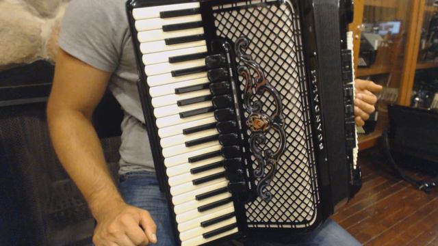 How to Play Balkan Music on Piano Accordion - Lesson 5 - Grace Notes and Balkan Trills смотреть онлайн