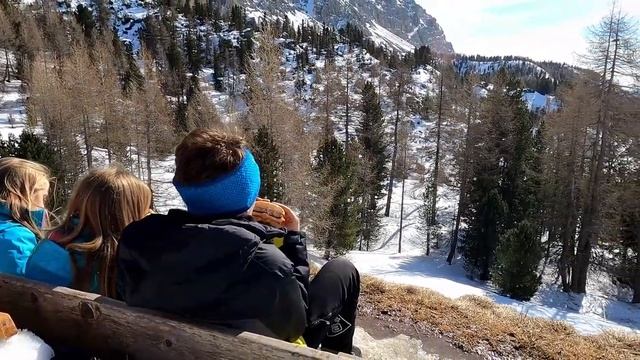 Rifugio LA CRUSC: FACILE escursione in VAL BADIA смотреть онлайн