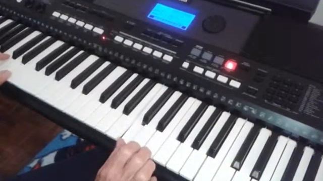 Elvis Presley O Sole Mio Yamaha Psr E433 смотреть онлайн