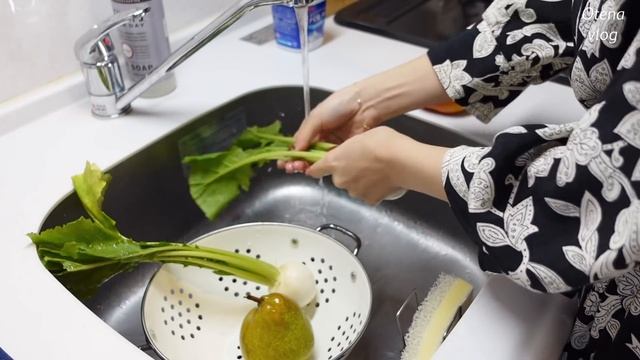 一人暮らしOLの日常 | エッグベネディクト | カブと洋梨のオープンサンド смотреть онлайн