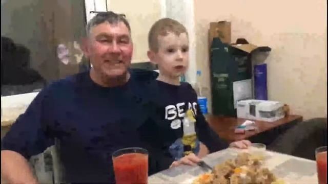 Поздравление с Рождеством от дяди, по совместительству подписчика! Приготовил плов по моему рецепту! смотреть онлайн