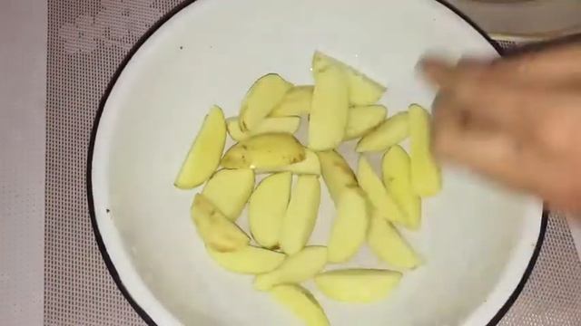 Третий день подряд готовлю это блюдо на ужин! Молодая картошка с голенью! Ну очень вкусно смотреть онлайн