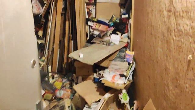 25 февраля 2024 г. День два вывоз захламленной квартиры в Купчино смотреть онлайн