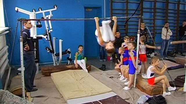 Виктор Шашкин Открытое первенство по спортивной гимнастике г. Ровеньки смотреть онлайн