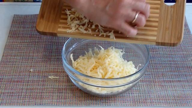 Открытый пирог с сыром и зеленью. Сытно и вкусно. смотреть онлайн