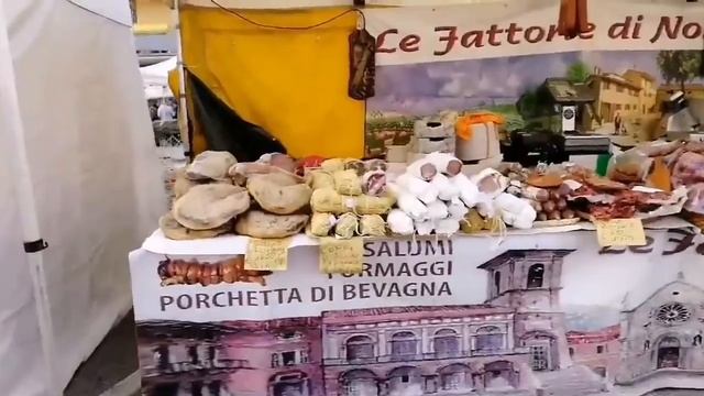 ИТАЛИЯ-ВЛОГ-РЫНОК В ИТАЛЬЯНСКОЙ ДЕРЕВНЕ-ЦВЕТЫ КОТОРЫЕ ПРОДАЮТ ОСЕНЬЮ. смотреть онлайн