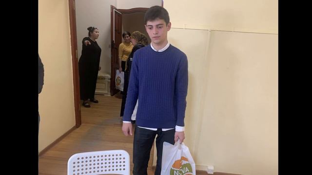 Раздача продуктовых наборов г.Махачкала, Апрель 2022г. Часть 2 смотреть онлайн