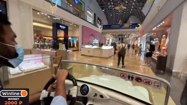 УСТРОИЛИ ДРИФТ В ТЦ | ХАЗЯЕВА КАТАЮТСЯ ПО ТЦ смотреть онлайн