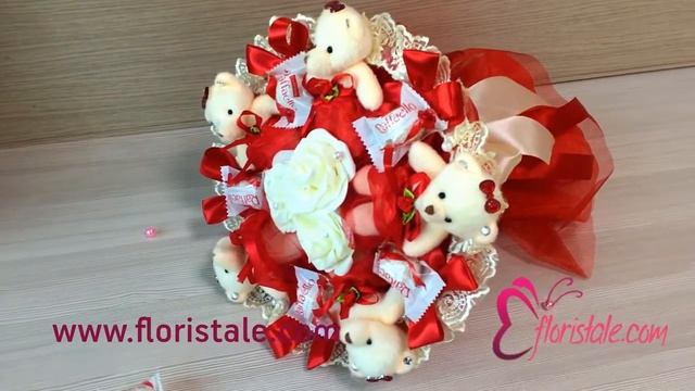 Букет из мишек и конфет Raffaello смотреть онлайн