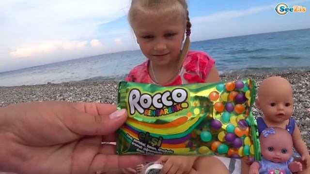 Пикник у Моря Ярослава и Куклы Беби Бон пробуют Турецкие Сладости Baby Born Doll