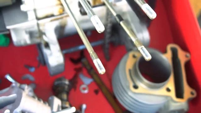 100cc BIG BORE KIT INSTALL ON 50cc SCOOTER | Making a Moped Faster смотреть онлайн