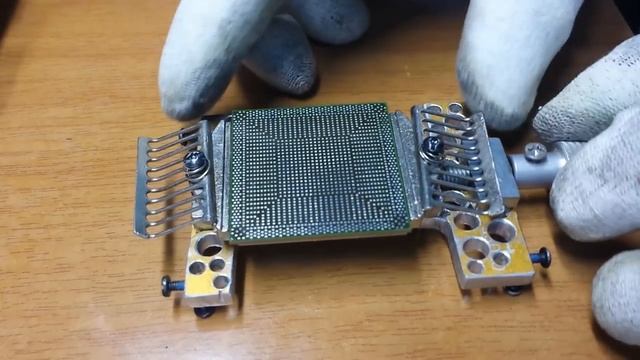 Sapphire Radeon HD 7870 XT GPU - Reballing With DIY Tools смотреть онлайн