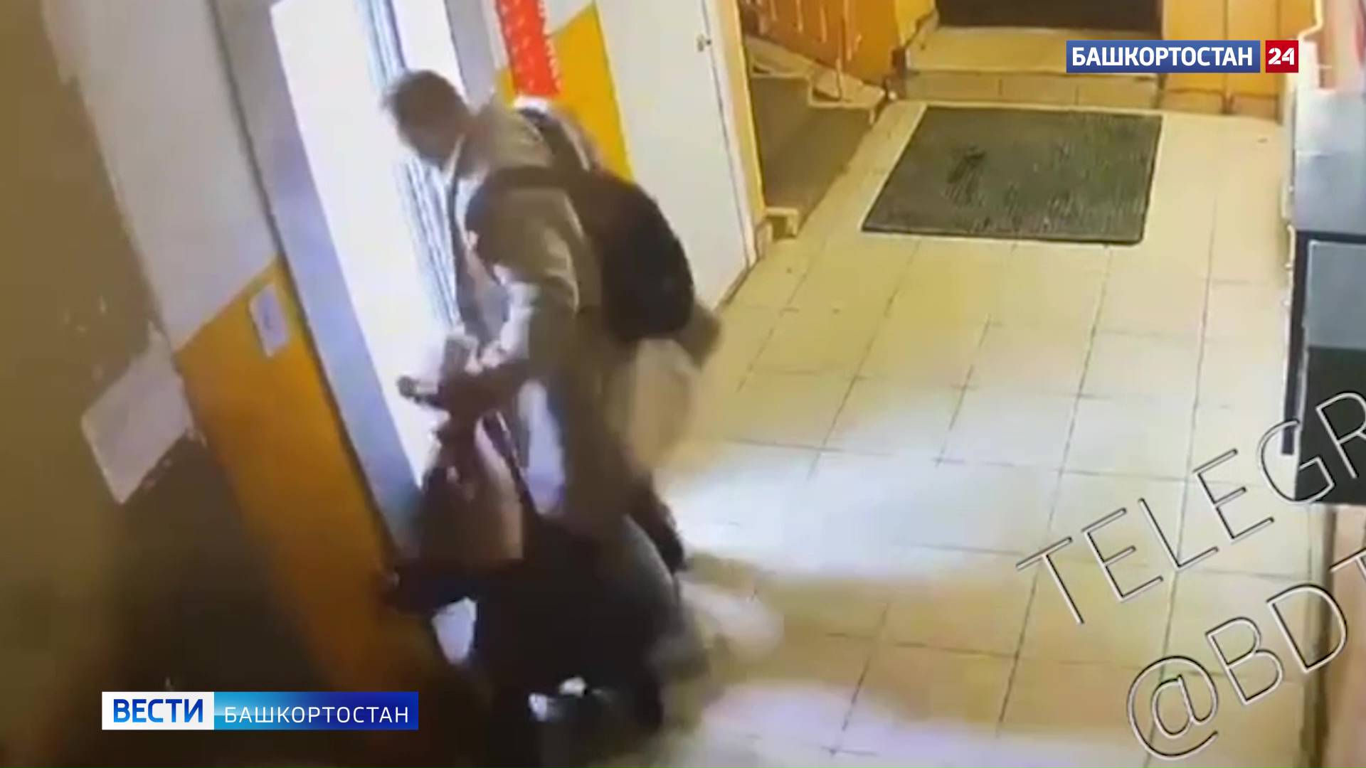 Втащил за волосы в лифт и облил кофе: жестокое избиение девушки в уфимском доме попало на видео смотреть онлайн