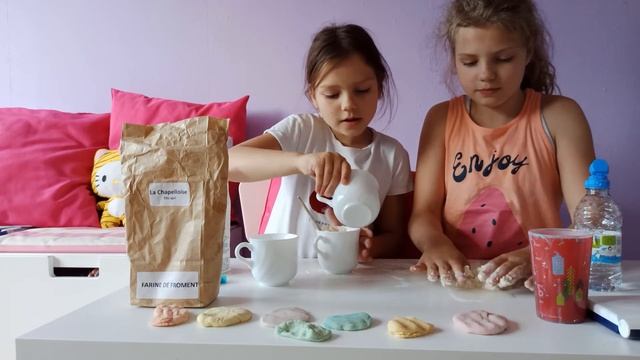 Как сделать пластилин своими руками! Делаем ПЛАСТИЛИН дома!! смотреть онлайн