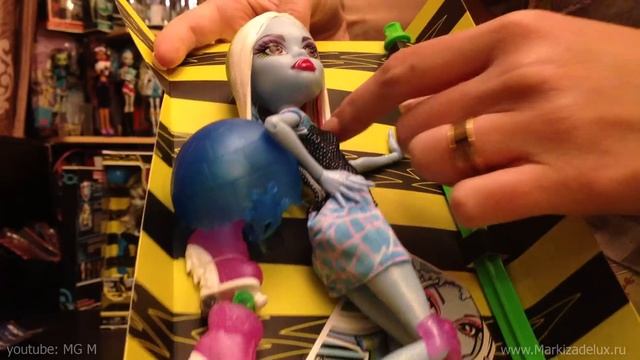 Эбби Роллеры Школа монстров. Abbey Bominable Skultimate Roller Maze Monster High обзор на русском смотреть онлайн