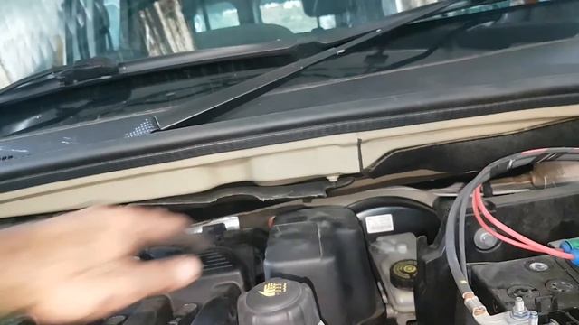 Renault Kangoo misfire brakes calipers door latch Battery driveshaft boot engine not starting. смотреть онлайн