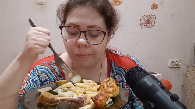 Мукбанг курочка чесночная, макароны/Подписчица мне не верит, ну и не надо/Она как Иуда поступила