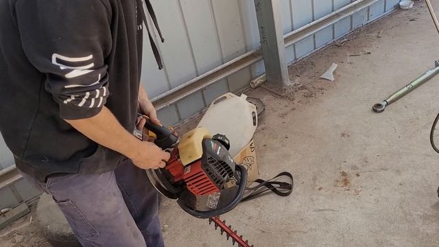 Homelite Mighty-Lite Hedge Trimmer & Leaf Blower (On-Line AUCTION)