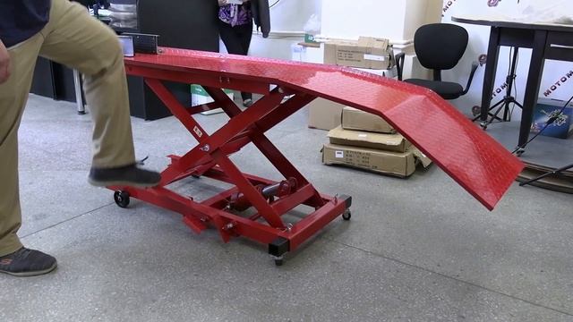 Подъемник для мототехники TRE64007 типа "платформа", до 360 кг, 2170х490мм, мин.высота 220, макс 78 смотреть онлайн