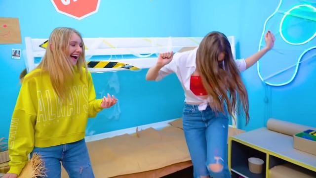 Меня Удочерила Бедная Семья! Гига Богатую Девушку Похитили Бедные Родители смотреть онлайн