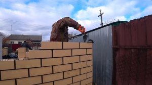 Кладка угла облицовки с черным швом (с сажей).Строим гараж.