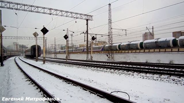 Видеосборник №2 электровоза ЭП20-001 (ТЧЭ-6) с пасс. поездами на Казанско-Рязанском направлении. смотреть онлайн