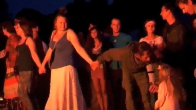 небо и земля/ танцы у костра смотреть онлайн