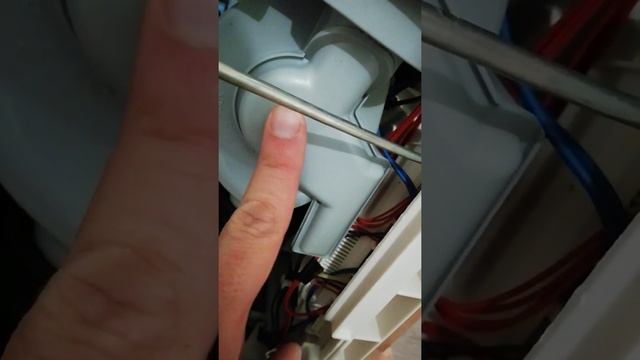 riparazione lavastoviglie Indesit dif14. errore 1.3 (cioè 1e 3 luce). se non è chiaro, commentate. смотреть онлайн