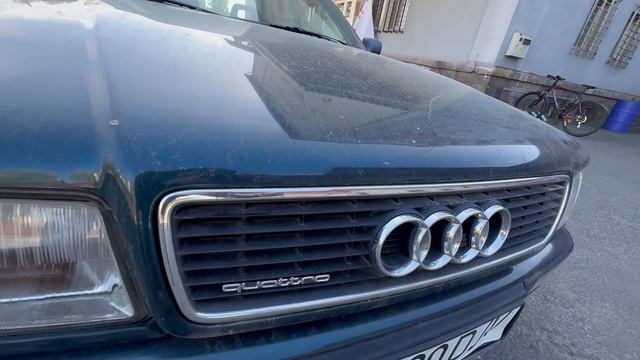 Audi 80 B4 Quatro With Flat Tires смотреть онлайн