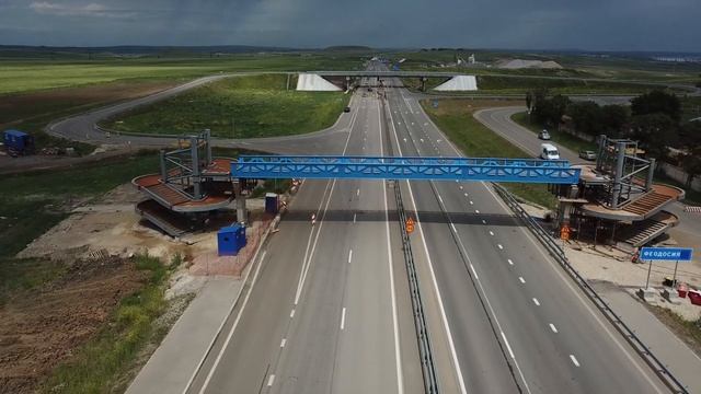 Трасса "Таврида": строительство надземных пешеходных переходов (27.05.2019) смотреть онлайн