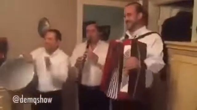 Оригинально будят по утрам. смотреть онлайн