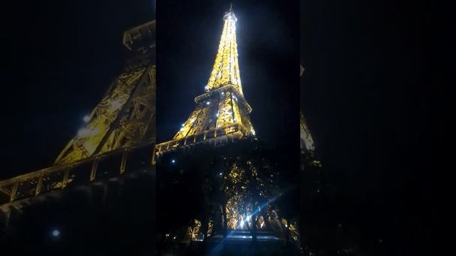 Горит Эйфелева Башня смотреть онлайн