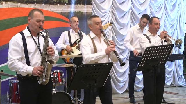 "Танцуют все" русско-молдавская веселая песня "Цветочек Аленький" смотреть онлайн