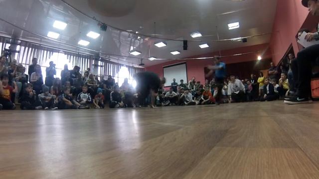 МИХАЙЛОВ ДИМА (DOMINAT CREW) VS ЧО (BIONIK KIDS) | 1/8 FINAL | PARTY JAM 2013 | АЛЕКСАНДРОВ смотреть онлайн