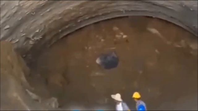 Chinese Miners Accidentally Opened the Gates of Hell смотреть онлайн
