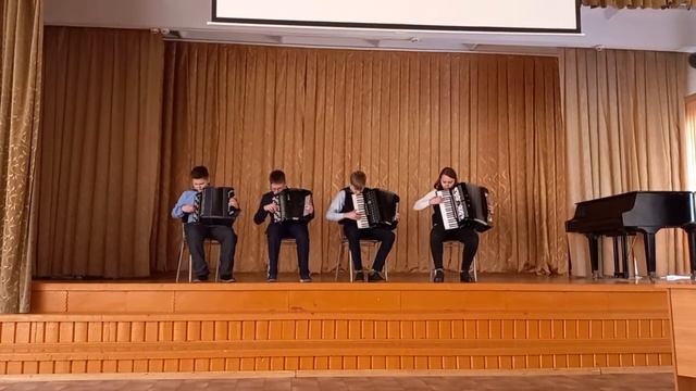 Георг Фридрих Гендель. "Сарабанда a-moll"; Пётр Ильич Чайковский. "Камаринская". смотреть онлайн