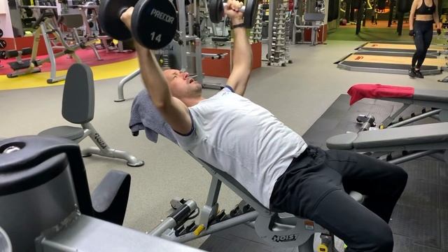 2019.11.19 разводка гантелей на наклонной скамье смотреть онлайн