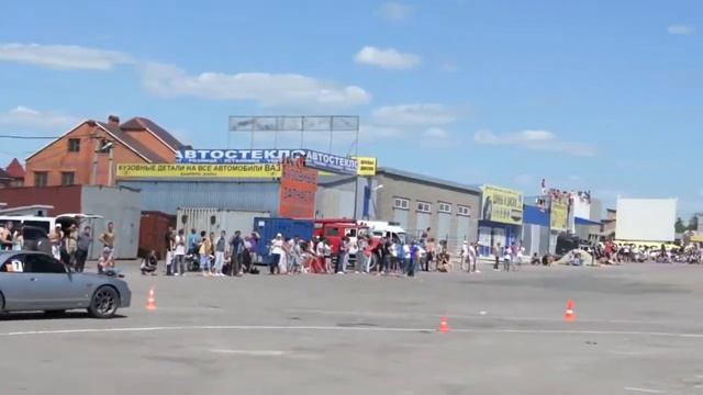 ROSTOV DRIVE SHOW 2011 WRX08 VS Skyline R33 смотреть онлайн