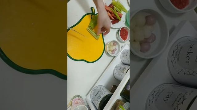 ВКУСНЯТИНА??ГОТОВИМ КУРИНЫЕ НОЖКИ С ОВОЩАМИ??️?В ДУХОВКЕ смотреть онлайн