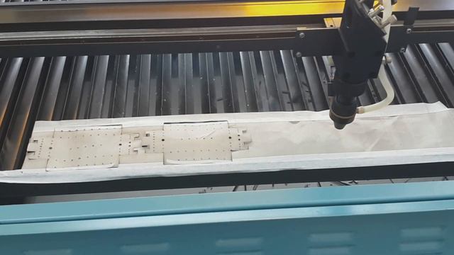 Cutting radio absorbing cloth for active 7-strings ARB pickups смотреть онлайн