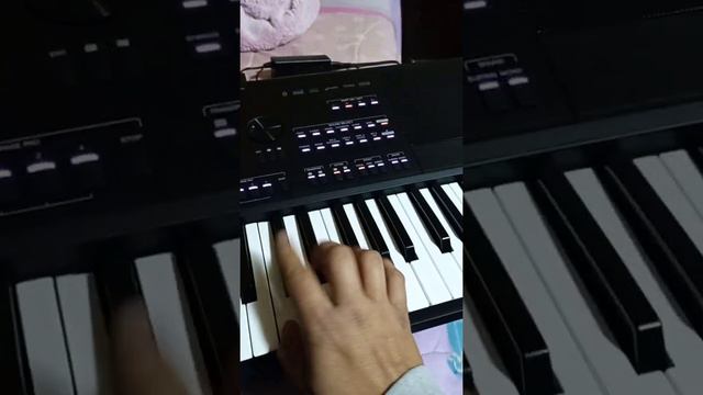 Programando percusión Latina en Medeli AKX10 por Manuel Bucio смотреть онлайн