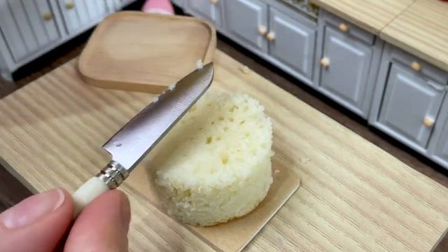 Мини Торт Rafaello на Мини Кухне! ? Потрясающе Вкусный Кокосовый Тортик ? Мини Кухня смотреть онлайн