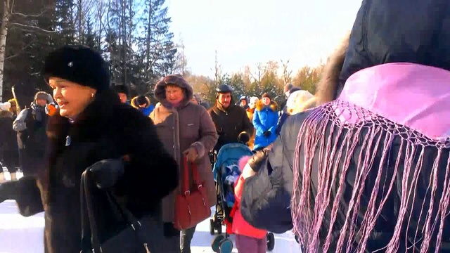 В Павловском парке проходят традиционные масленичные гуляния смотреть онлайн