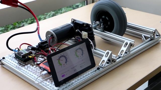 Windows 10 + Raspberry Pi 3: Controlling a Closed-Loop Wheel смотреть онлайн