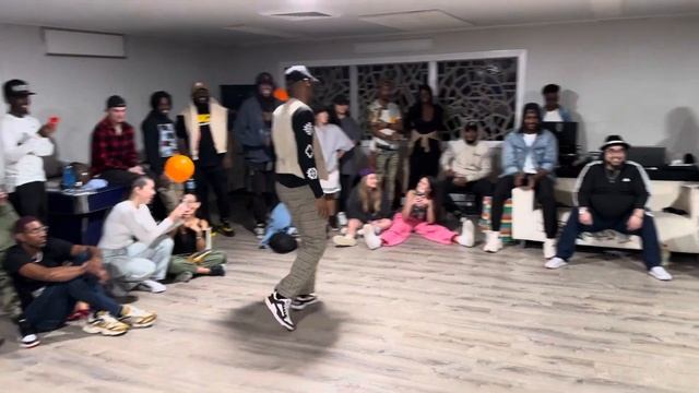 Jigstyle vs Tiny but Mighty (Whose the Freshest? Popping - Top 8) смотреть онлайн